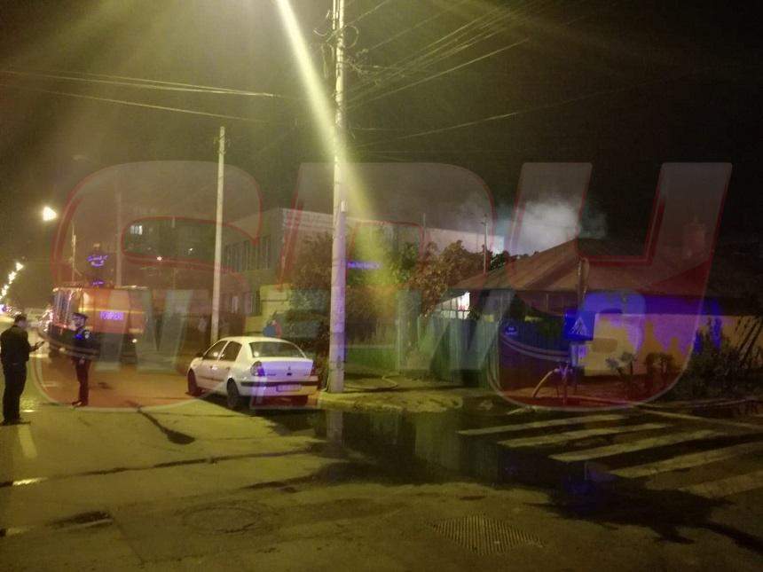 FOTO / Incendiu puternic, în Capitală! se intervine pentru stingerea flăcărilor
