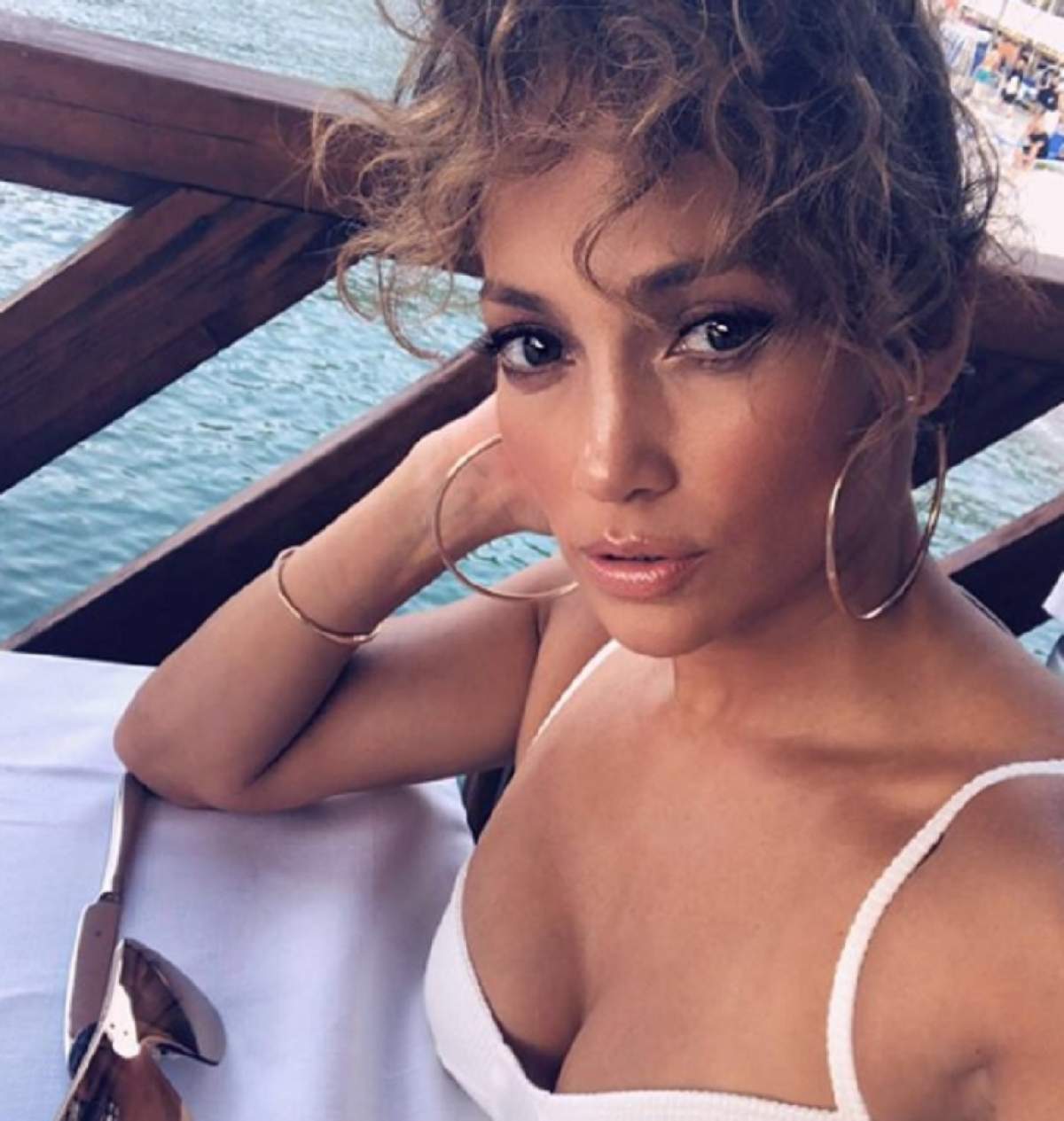 FOTO / Jennifer Lopez, pictorial incendiar la aproape 50 de ani! Arată ca o puștoaică de 20 de ani