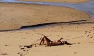 VIDEO / Imagini incendiare cu Daniela Crudu în Madagascar! Bruneta a făcut plajă topless