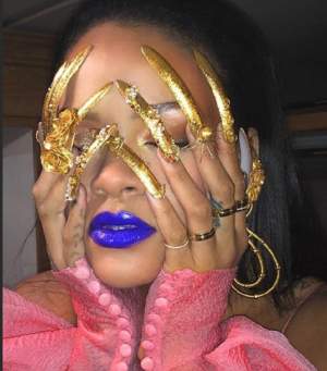 FOTO / Rihanna a șocat cu ultima apariție! Asta e noua modă în materie de unghii