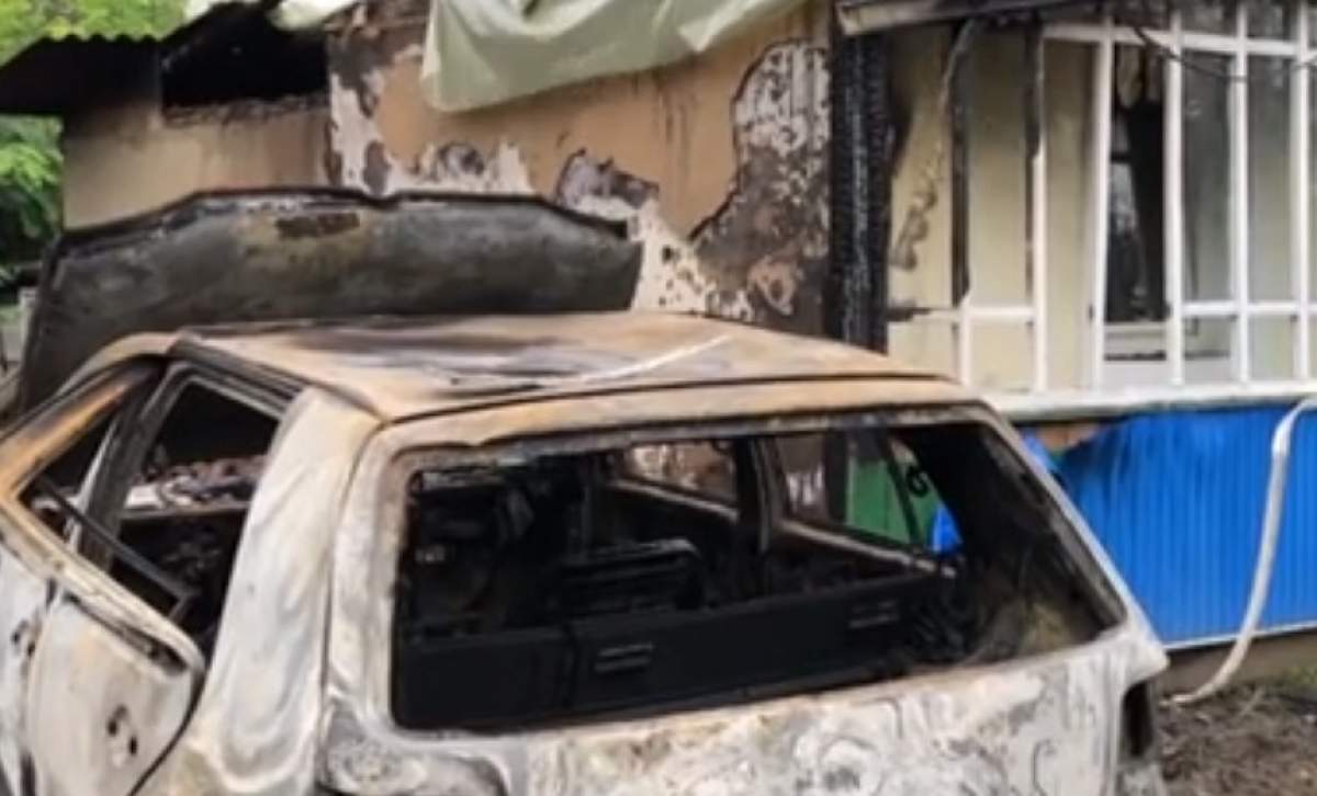 VIDEO / Răzbunare cruntă din partea unei tinere din Botoşani! I-a incendiat maşina iubitului, dar şi o parte din casă