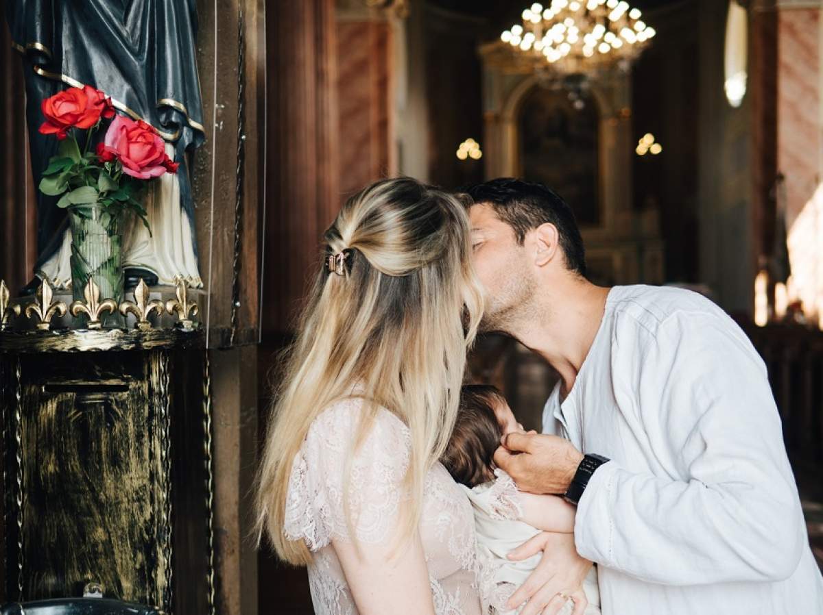 FOTO / Laura Cosoi, prima poză cu faţa Ritei. Cât de frumoasă este fetiţa actriţei!