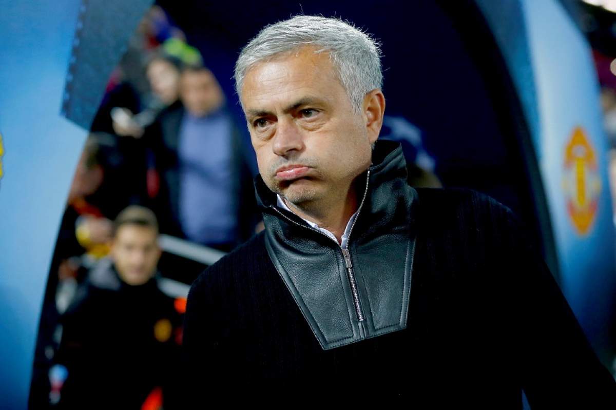 FOTO / Jose Mourinho s-a făcut de râs în public! “The Special One” a căzut în faţa stadionului Wembley