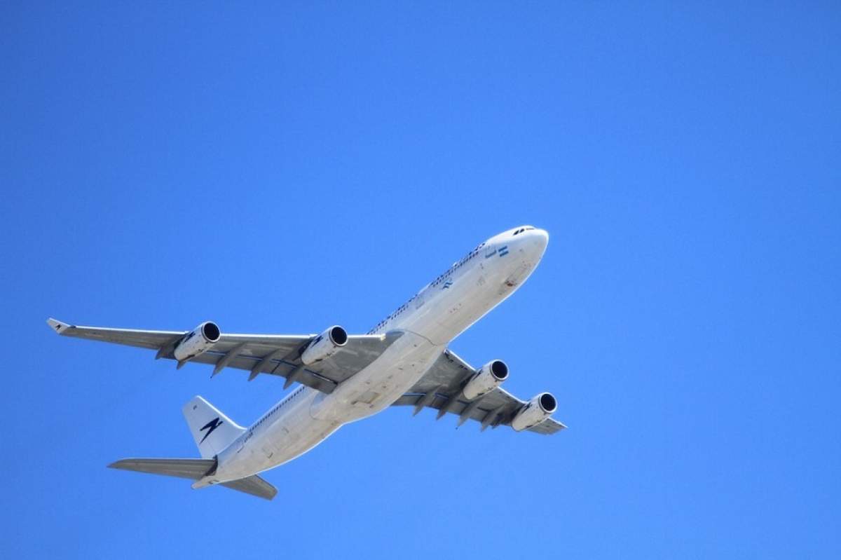 Panică pe aeroportul din Sibiu! Un avion s-a reîntors de urgență la sol, imediat după decolare