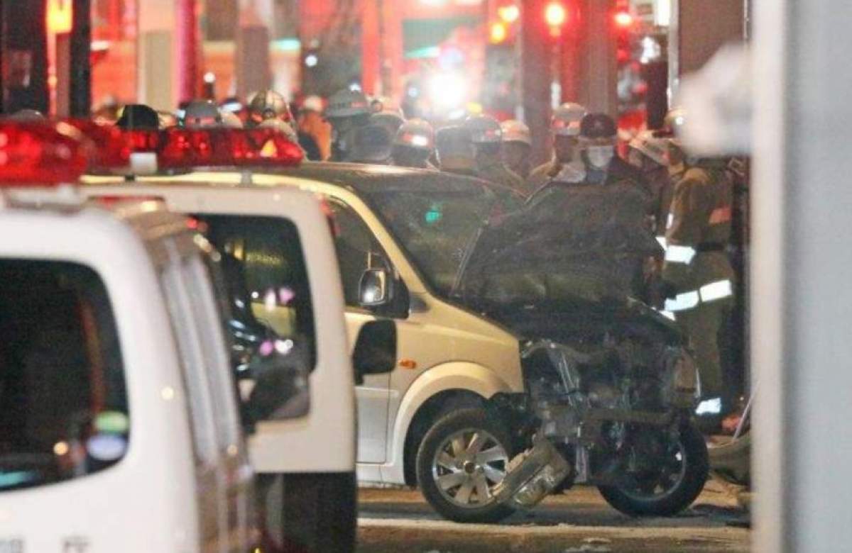 Atac în noaptea de Anul Nou. Un tânăr a intrat cu mașina în oamenii care sărbătoreau Revelionul. Sunt nouă victime