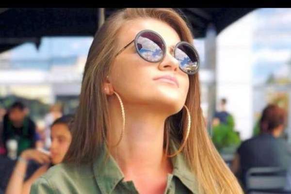 Un fotbalist de la Dinamo ”a pus mâna” pe sora unui jucător din Liga 1. E cea mai sexy studentă!