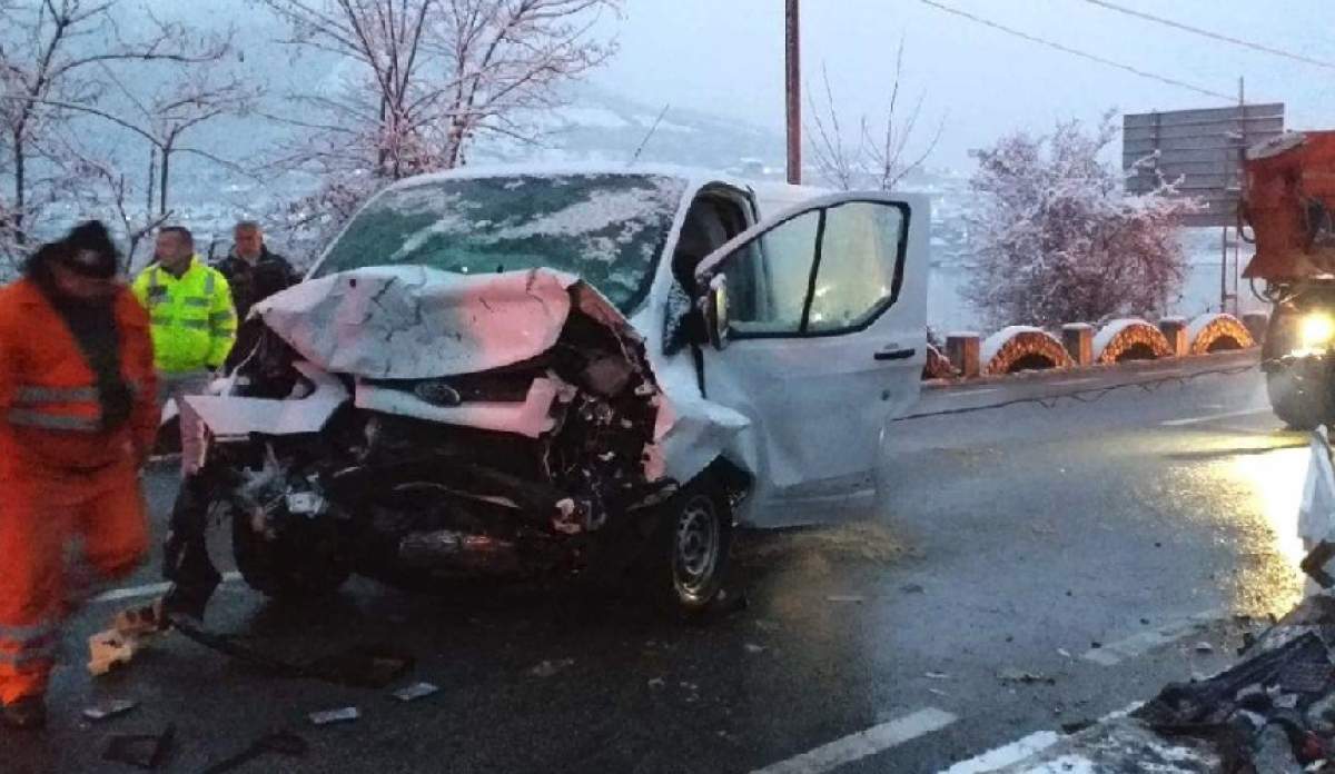 Carnagiu pe șoselele din Mehedinți! Patru persoane și-au pierdut viața în două accidente petrecute în același timp