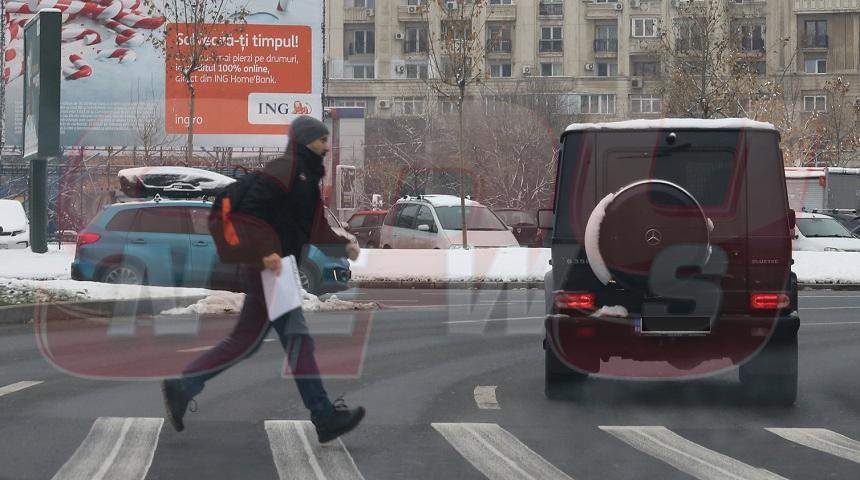 VIDEO PAPARAZZI / Fost „cârcotaş”, Mihai Găinuşă se crede cel mai tare şofer din oraş! A ignorat culoarea roşie a semaforului, pentru o porţie de mâncare