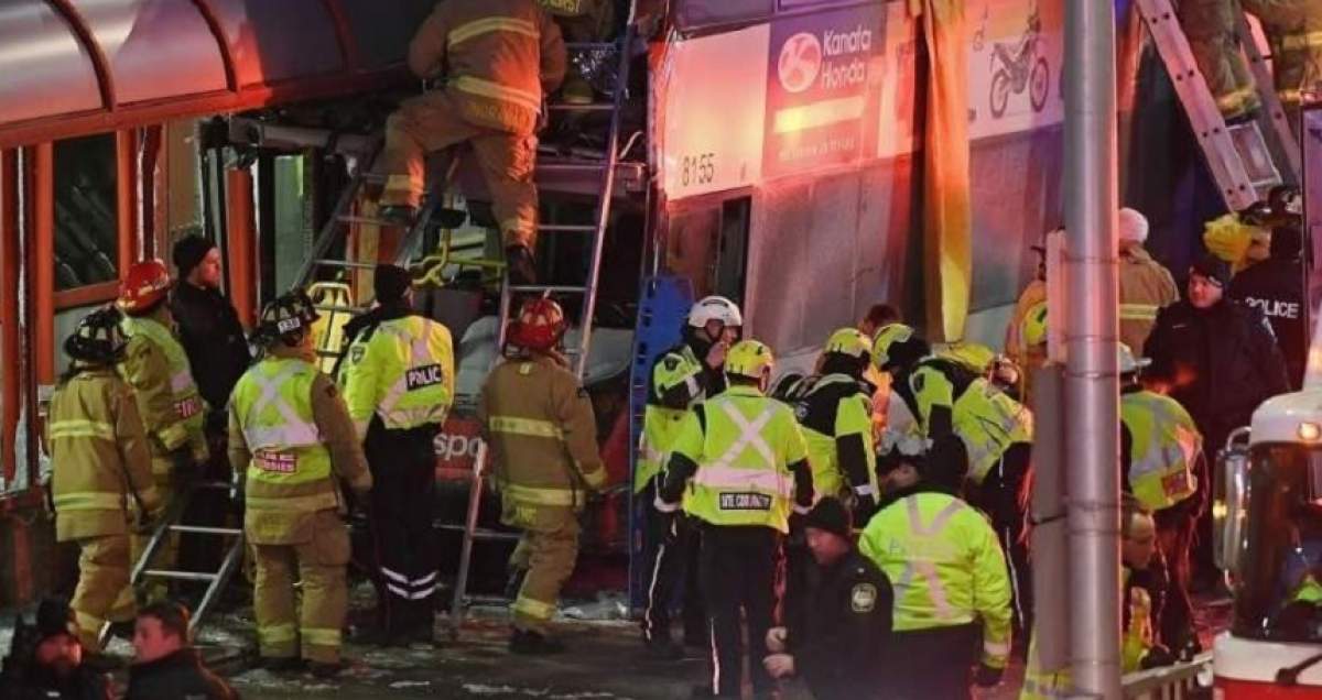 Un autobuz a intrat în acoperișul unei stații din Ottawa! Sunt peste 20 de răniți și 3 morți