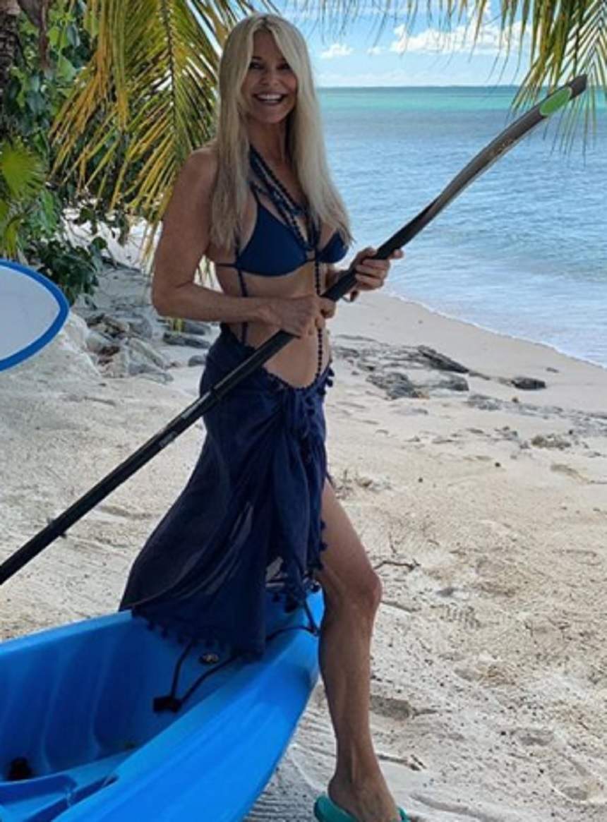 FOTO / Incredibil cum arată fotomodelul Christie Brinkley în costum de baie, la 64 de ani