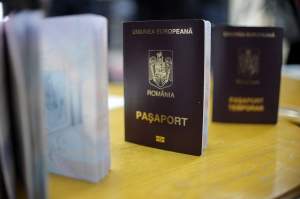 FOTO / Noile paşapoarte româneşti au fost puse în circulaţie. Cum arată documentele