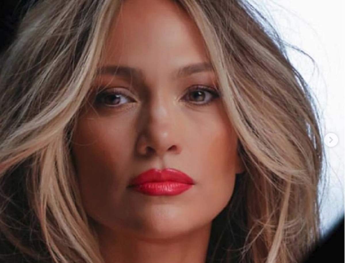 FOTO / Jennifer Lopez, bombă sexy la aproape 50 de ani! Și-a scos posteriorul la înaintare