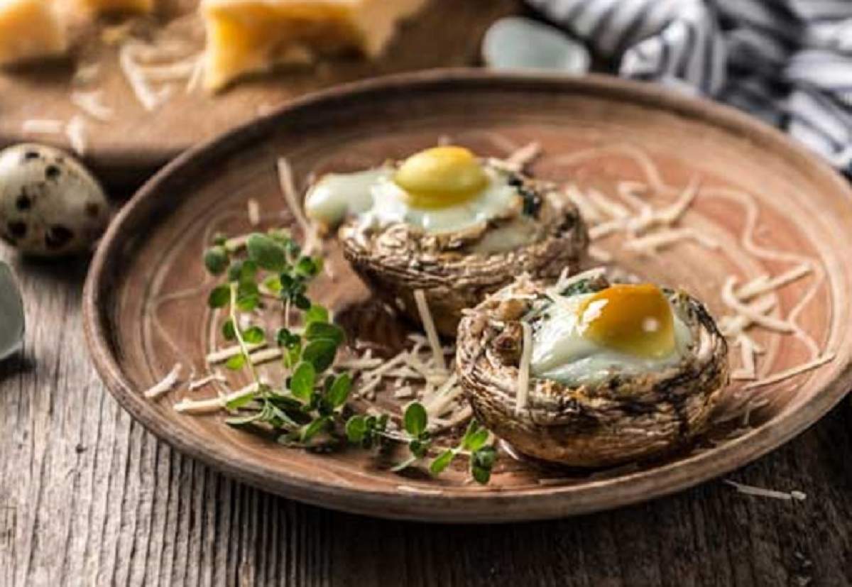 REȚETA ZILEI: Ciuperci umplute cu ouă de prepeliță, delicioase și ușor de preparat