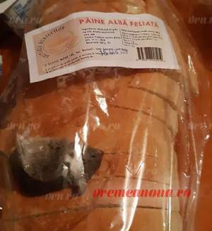 FOTO / Pâine cu șoarece, vândută într-un magazin din Vaslui. Imaginea care a revoltat mii de oameni
