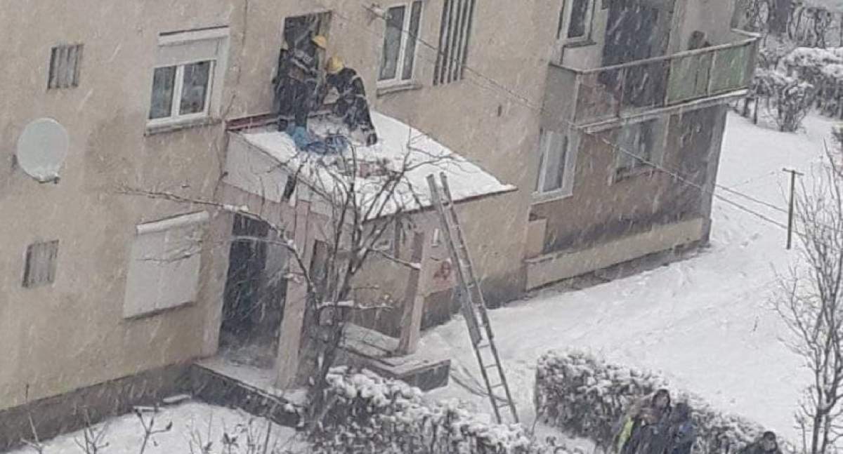 O femeie a căzut pe geam, în Sighișoara. Fiica a trecut chiar pe lângă ea, dar nu a observat-o