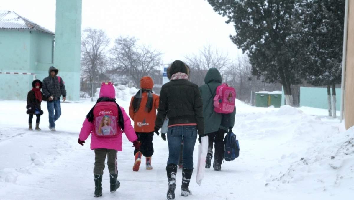 Școlile se închid până vineri, din cauza ninsorii. Anunțul autorităților