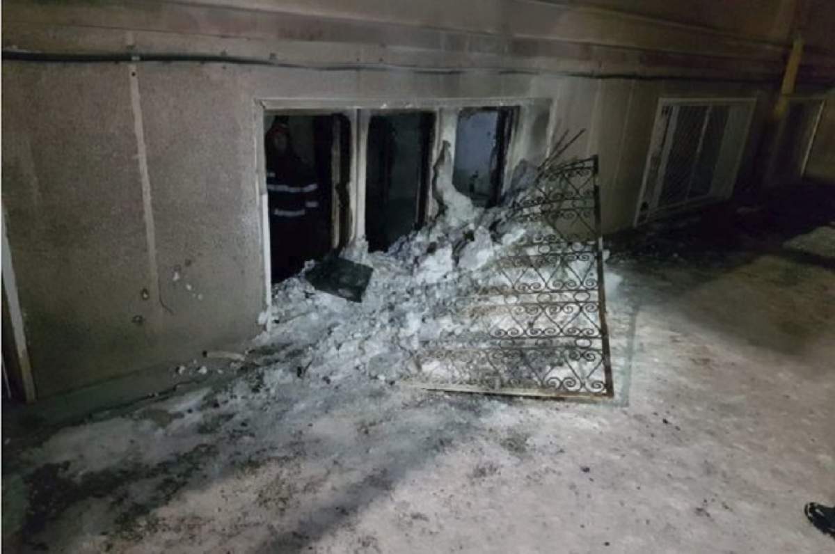 Incendiu puternic într-un bloc din Bacău! Doi copii sunt resuscitaţi