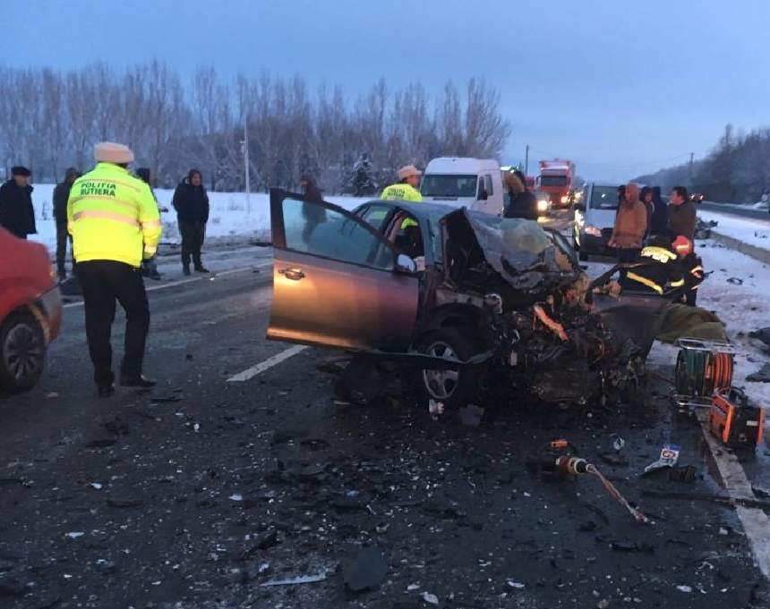 FOTO / Tragedie pe un drum din Giurgiu, miercuri dimineaţă! Un tânăr de 22 de ani a murit pe loc