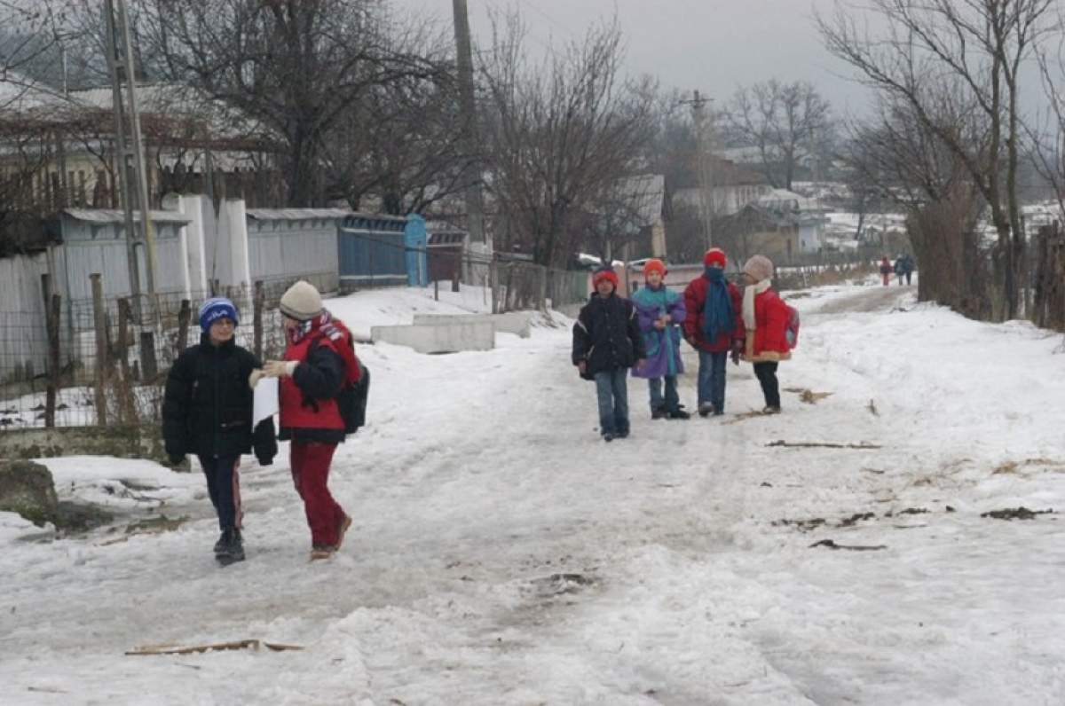 Alte școli se închid joi și vineri, din cauza ninsorii. Zonele unde nu se fac cursuri