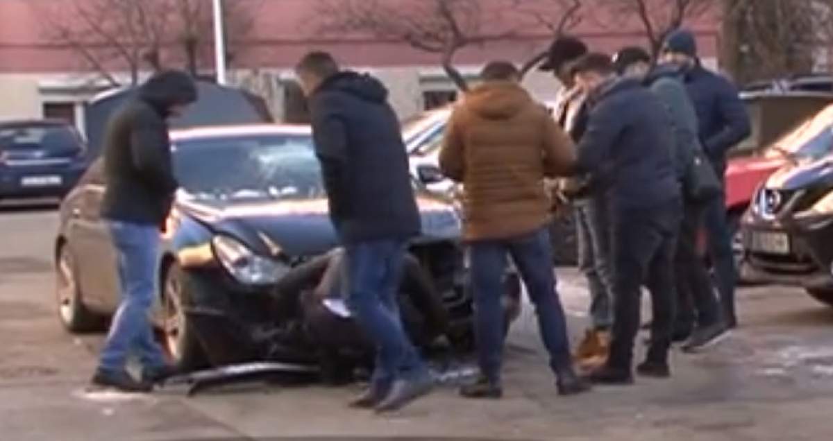 VIDEO / Un tânăr din Craiova a fost atacat în plină stradă, cu bâte şi săbii. Mărturia şocantă a mamei sale