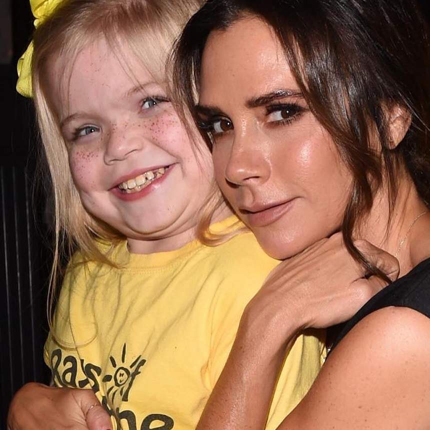 Nu mai e un secret! Ce sumă scoate Victoria Beckham din portofel, pentru un ten perfect