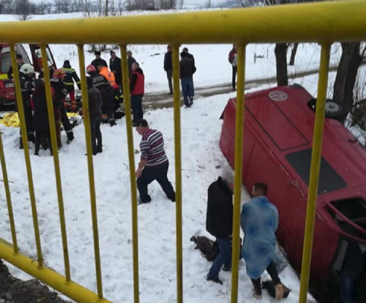 Un microbuz a intrat într-un cap de pod în Bacău! O persoană a murit și alte cinci sunt rănite grav