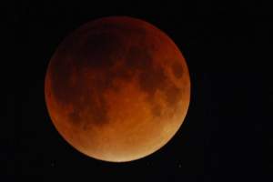 22. FOTO / Gata cu surprizele pentru Vărsători şi Lei! Tot ce trebuie să ştii despre eclipsa totală de lună