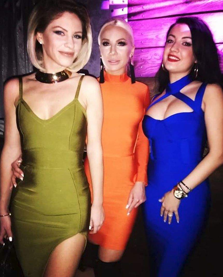 Din nou burlăciţă, Hannelore de la "Insula Iubirii" a ieşit în club cu fetele. Ce ţinută extrem de sexy a purtat