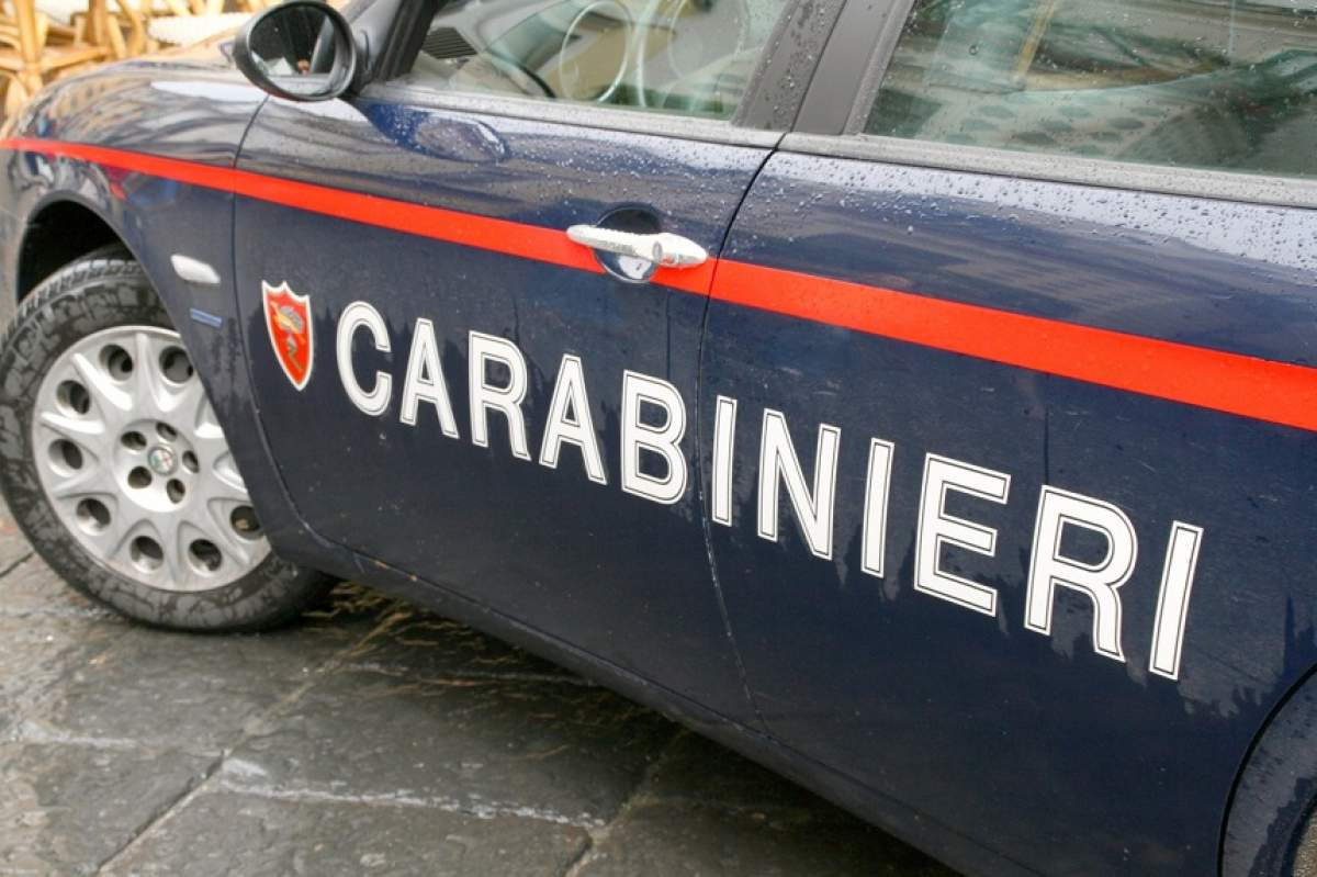 Un român a fost arestat după ce a furat o cruce, în Italia. Ce au mai găsit carabinierii în casa bărbatului, de-a dreptul şocant