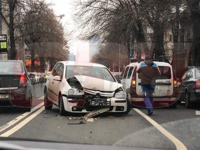 Accident rutier în Capitală! Doi șoferi s-au tamponat serios