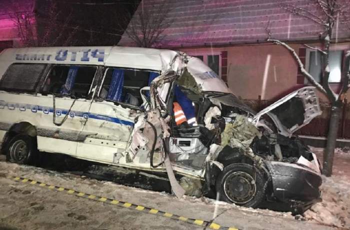 Șoferul de microbuz mort în accidentul din Lipova mai fusese lovit de TIR, în aceeași curbă