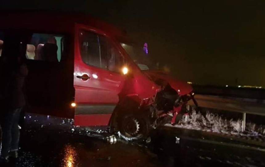 FOTO / Accident grav pe A1, spre Ocna Sibiului! Un microbuz plin cu călători, lovit în plin de un autoturism