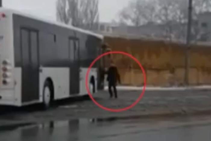 VIDEO / La un pas de o tragedie uriașă în Ploiești! Un autobuz a scăpat de sub control