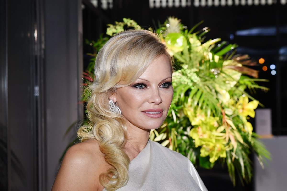 FOTO / Pamela Anderson, bombă sexy la 51 de ani! Îi cauți ridurile cu lupa și tot nu le găsești