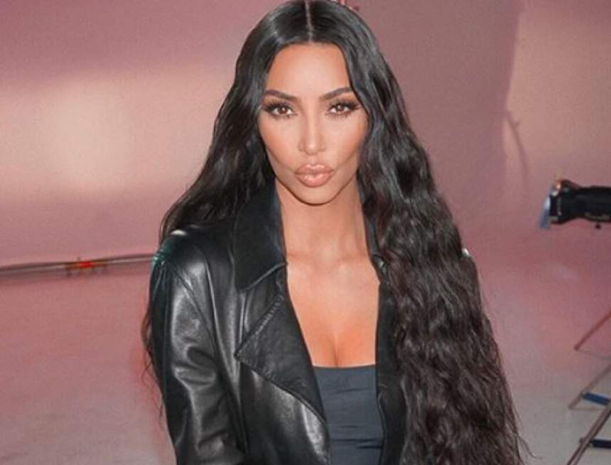 FOTO / Kim Kardashian, poziție de infarct! Starleta și-a expus fundul imens într-o ședință foto incendiară