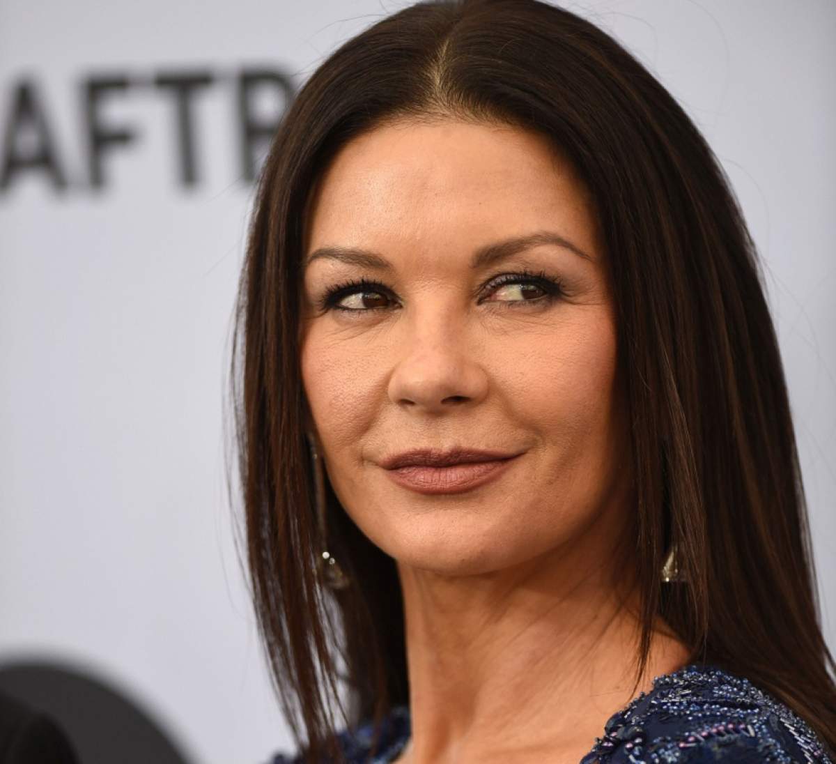 FOTO / Catherine Zeta-Jones, bombă sexy la aproape 50 de ani! Cât de îndrăzneață a fost la un eveniment monden