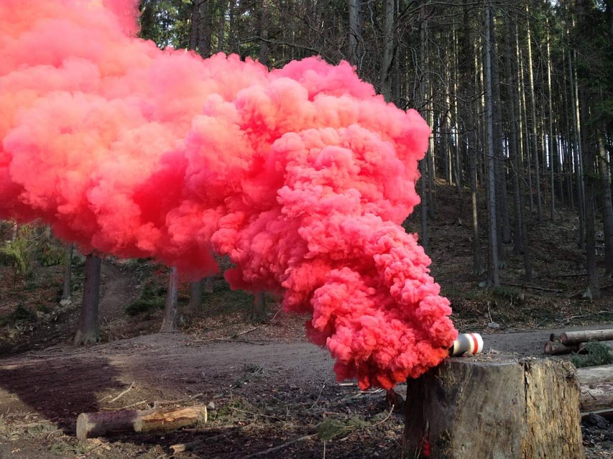 Fumigenele colorate cu petarde, cele mai spectaculoase articole pirotehnice din lume