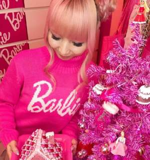 FOTO / O tânără a cheltuit 80.000 de dolari pentru a avea "castelul" lui Barbie. Locuința ei arată ireal