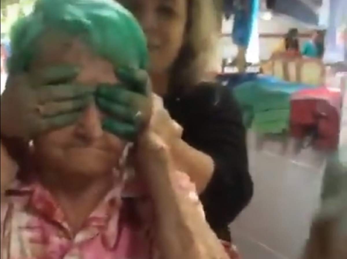 VIDEO / O bunicuță și-a dorit toată viața să-și vopsească părul. Într-o zi, visul i s-a împlinit. Reacția ei a devenit virală