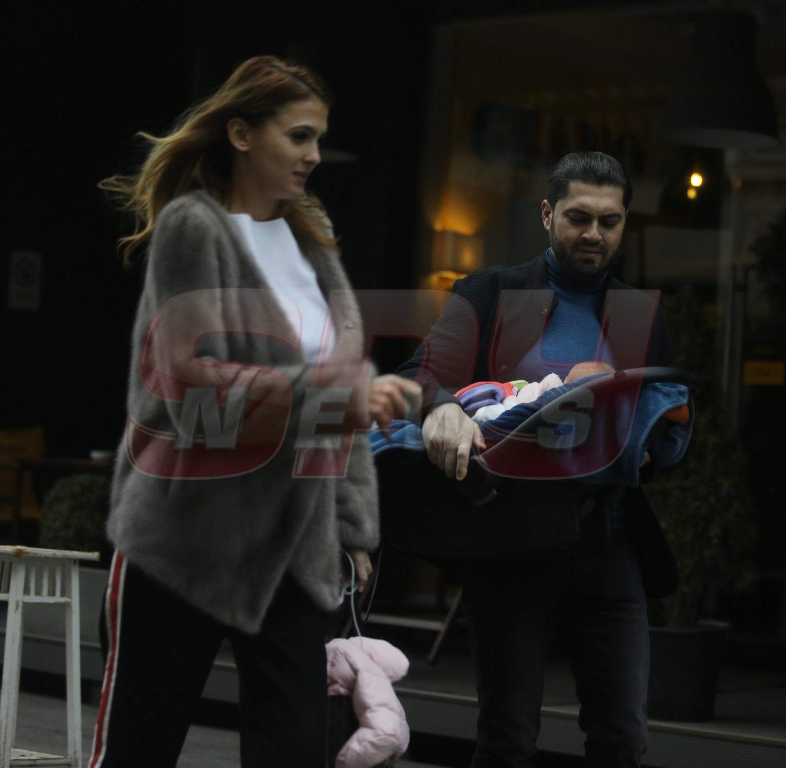 PAPARAZZI / Fostă nevastă de milionar, primele imagini cu noua familie! Cum au fost surprinşi "porumbeii"!