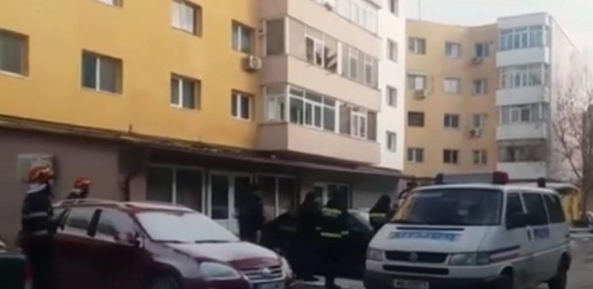 VIDEO / Alertă în Piteşti. Un colet suspect a fost găsit în faţa unui bloc!