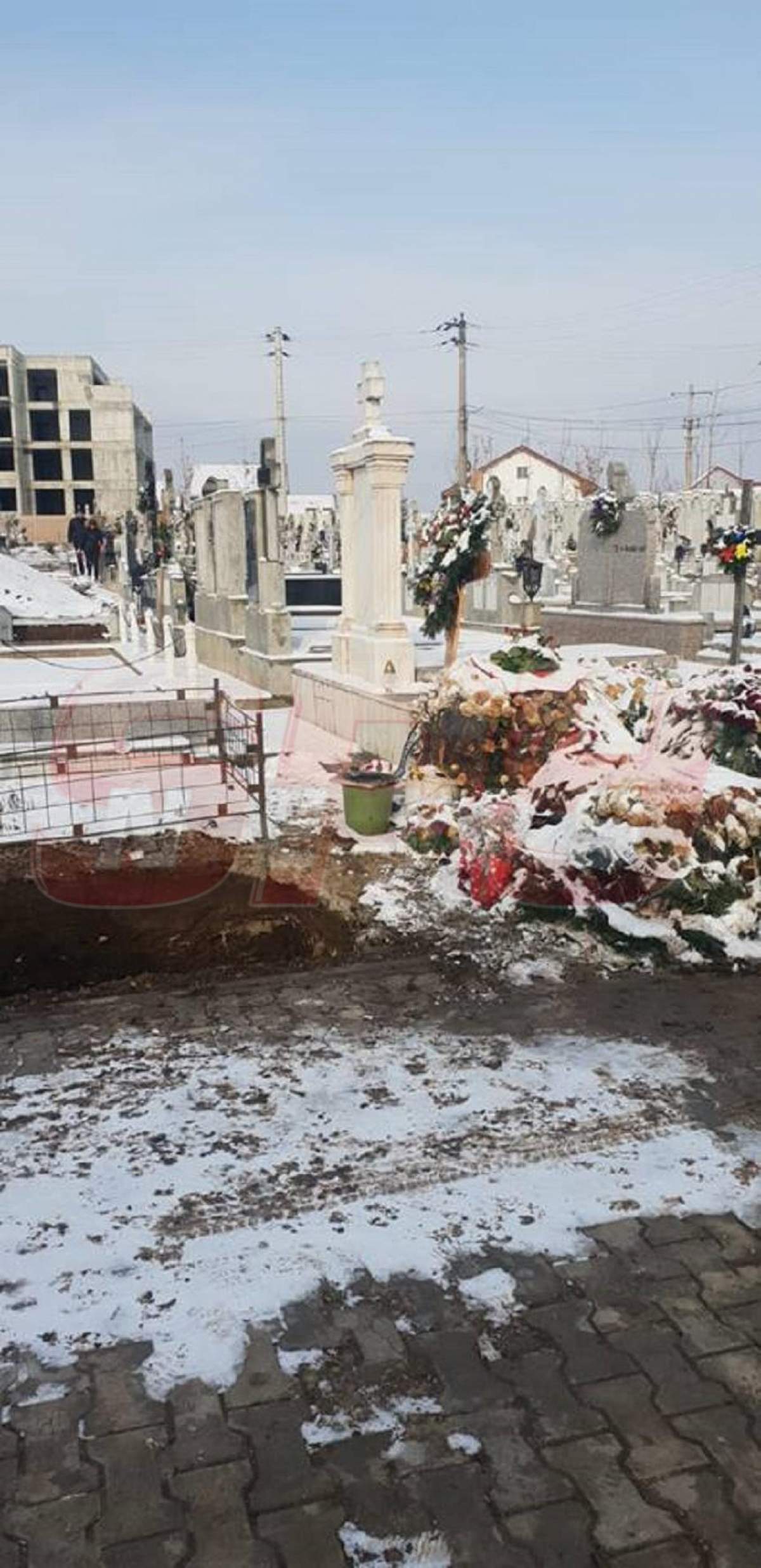 FOTO / Imagini sfâșietoare la cimitir! Cum arată locul în care va fi înmormântat tatăl lui Mihai Stoica
