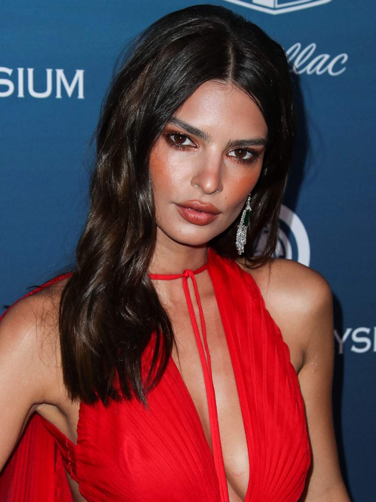 FOTO / Alertă de "bombă" sexy! Emily Ratajkowski a atras toate privile cu sânii ei