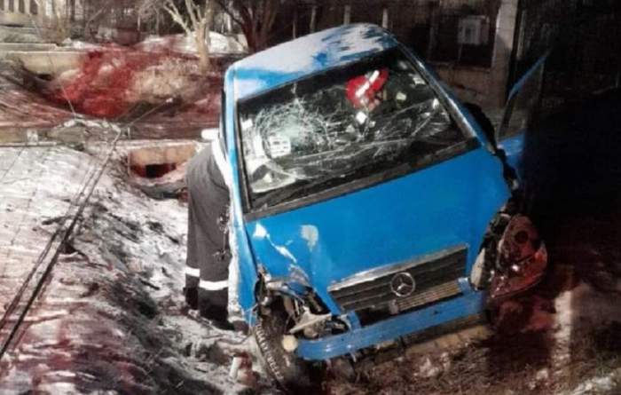 Accident grav în Bistrița-Năsăud! Un șofer beat și-a băgat soția și copilul în spital și s-a izbit cu mașina de un pod