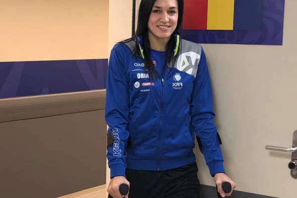 FOTO / Cristina Neagu, pregătită pentru operaţie: "Să îmi ţineţi pumnii"