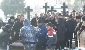 VIDEO / Mihai Stoica și-a înmormântat tatăl. Directorul sportiv este îngenunchiat de durere: "Îl sunam după fiecare meci"
