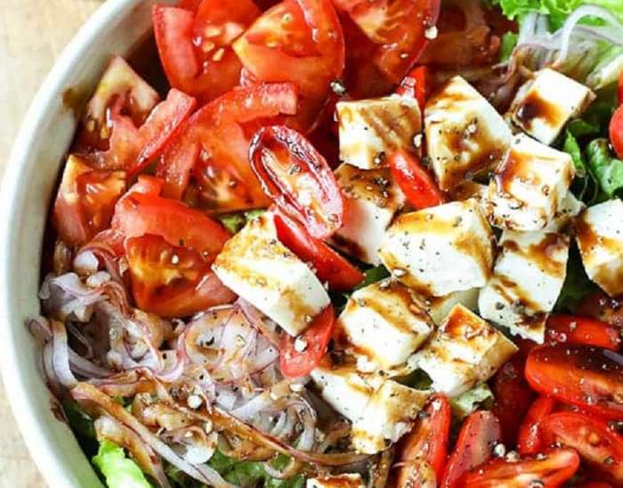REŢETA ZILEI: Salată cu mozzarella, ideală pentru o cină dietetică