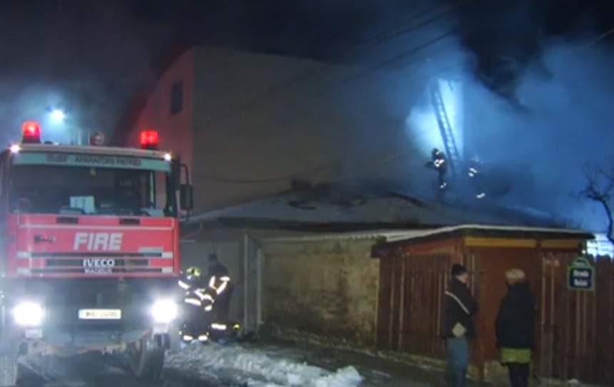 VIDEO / Incendiu puternic în Bucureşti! Şase case au ars