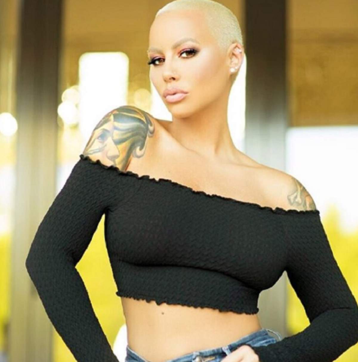 FOTO / Amber Rose, goală-pușcă pe internet! Starleta a pozat în ipostaze interzice cardiacilor