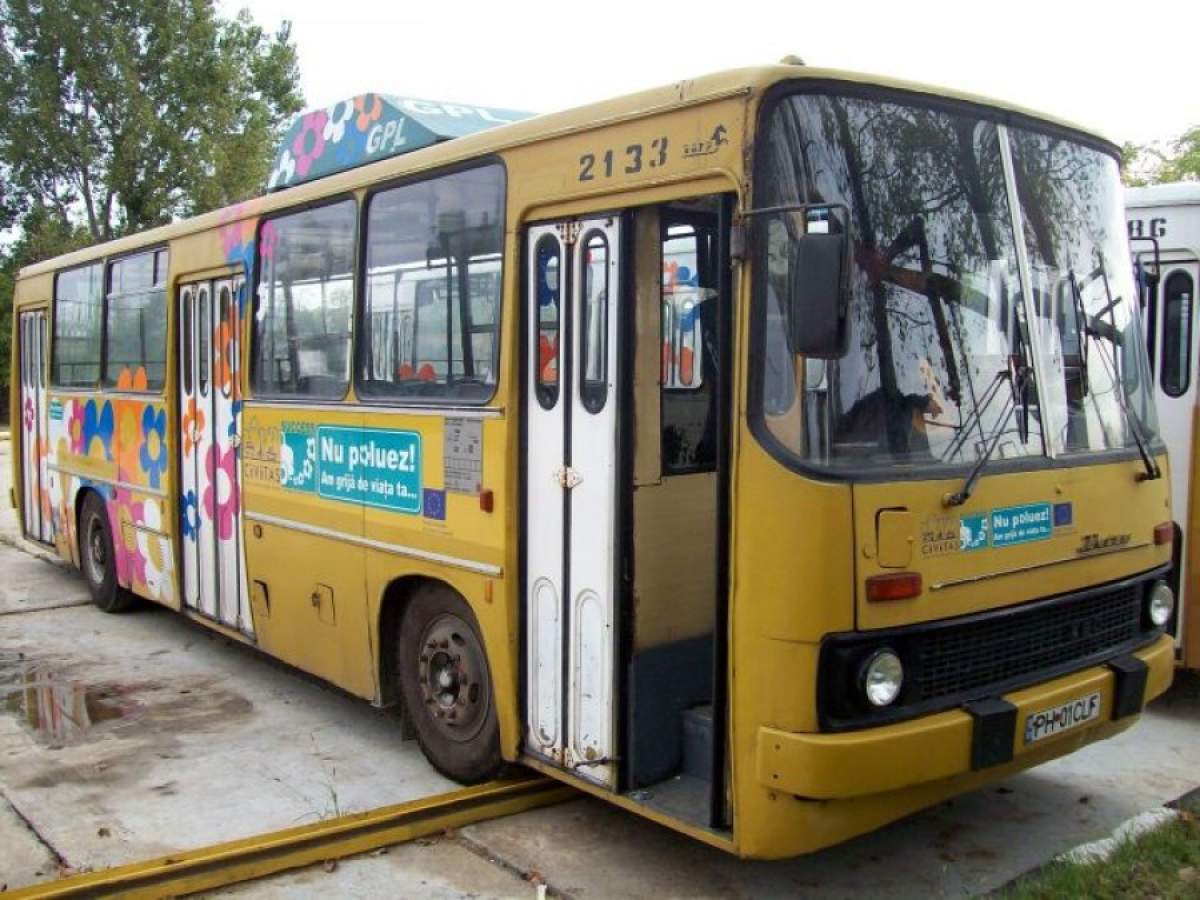 O tânără a căzut cu geamul dintr-un autobuz în mișcare. Se întâmplă în Ploiești